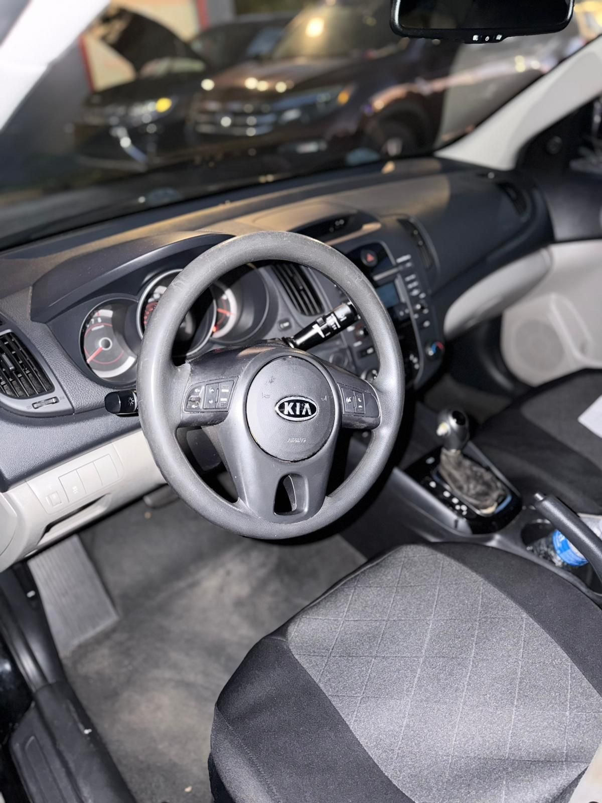 Kia Forte 2012 - vista 4